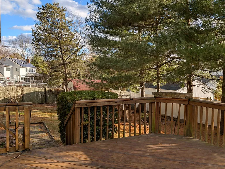 Willis Dr — Photo 2