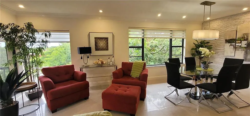 3 bed, 2.0 bath, 1370 sqft, $2,750 — Photo 3