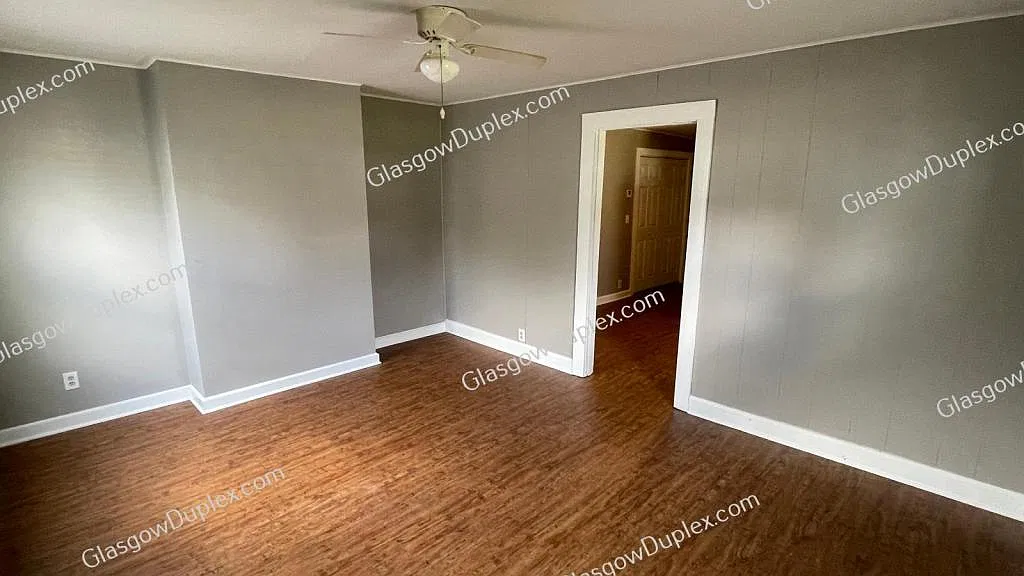 211 N Lewis St — Photo 2