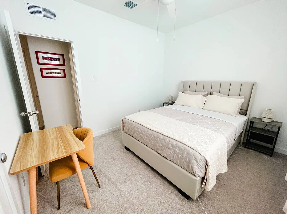 4 bed, 1966 sqft, $850 — Photo 2