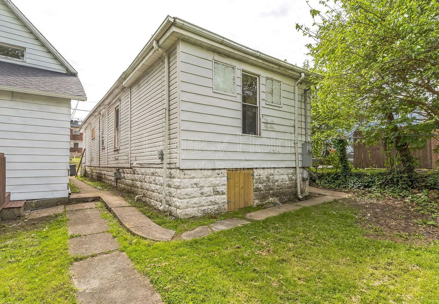 3 bed, 1.0 bath, 1062 sqft, $1,325 — Photo 4