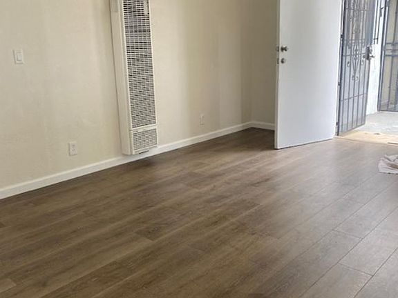 4th image of 2128 W Florence Ave