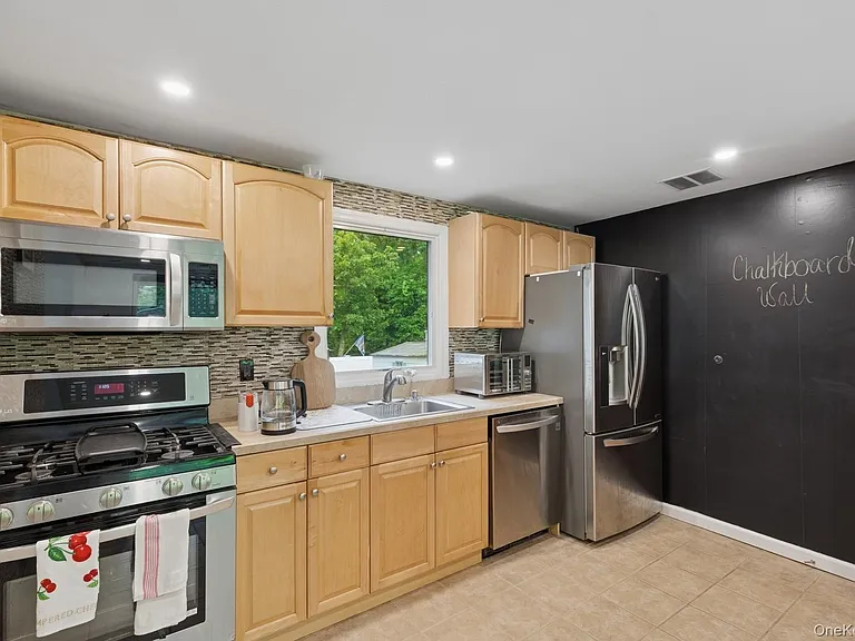 27 Atlantic Ave — Photo 8