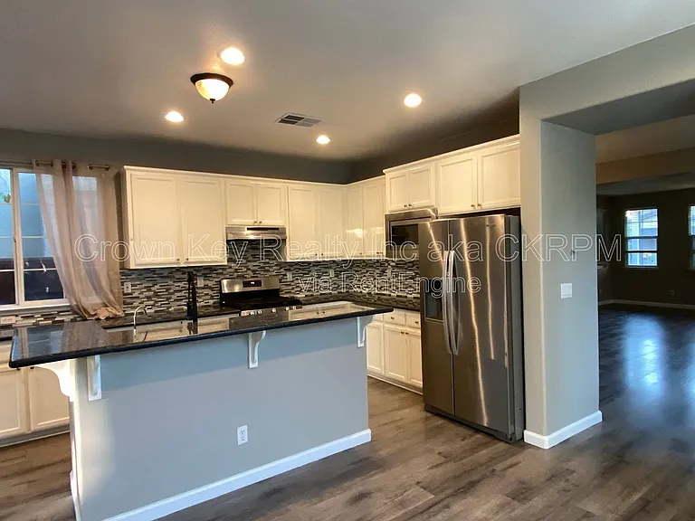 352 Goodall Dr — Photo 6