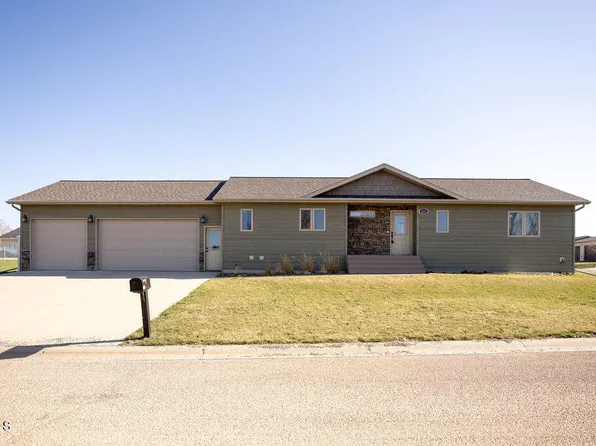 1307 13th St SW, Jamestown, ND 58401