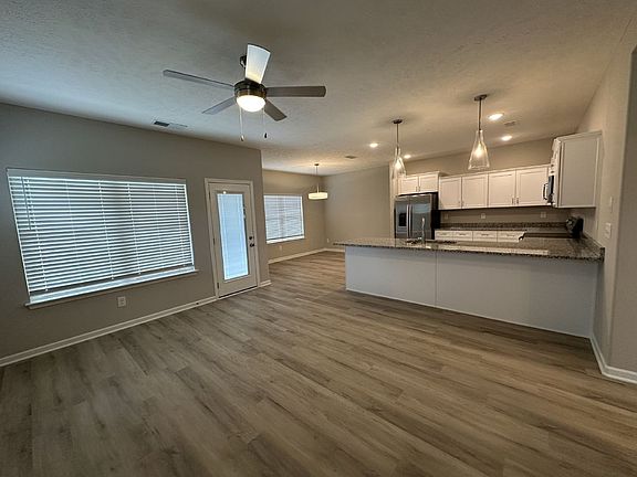 4th image of 1850 Madison St Unit 201