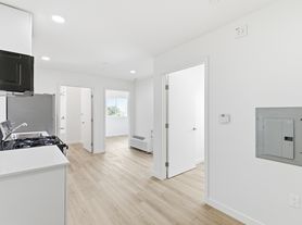 7655 1/2 S San Pedro St, Los Angeles, CA