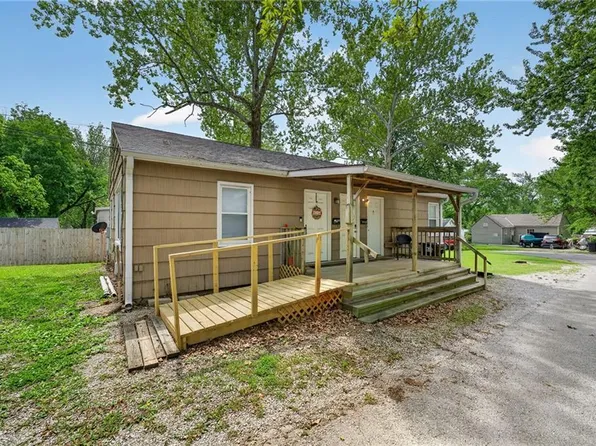 1921 S Ash Ave, Independence, MO 64052