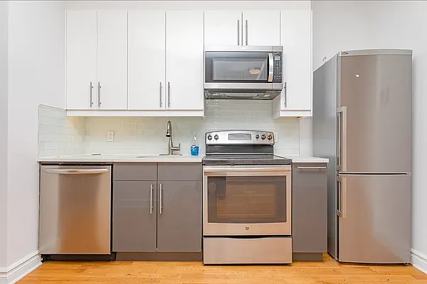 Rented by SAFEGUARD REALTY PARTNERS LLC | media 4
