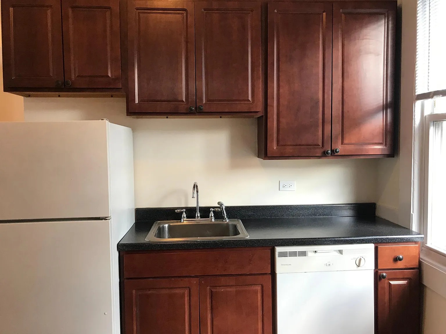 2 bed, $3,000 — Photo 3