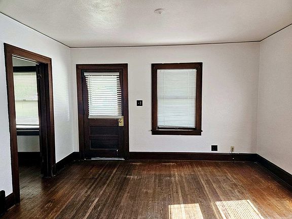 2nd image of 518 Sydney Ave