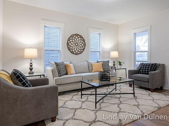4th image of 1141 Lincoln Ave NW