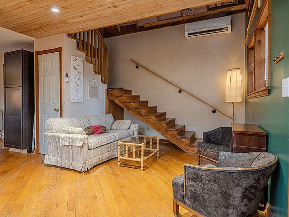 3rd image of 9851 Cranston Rd