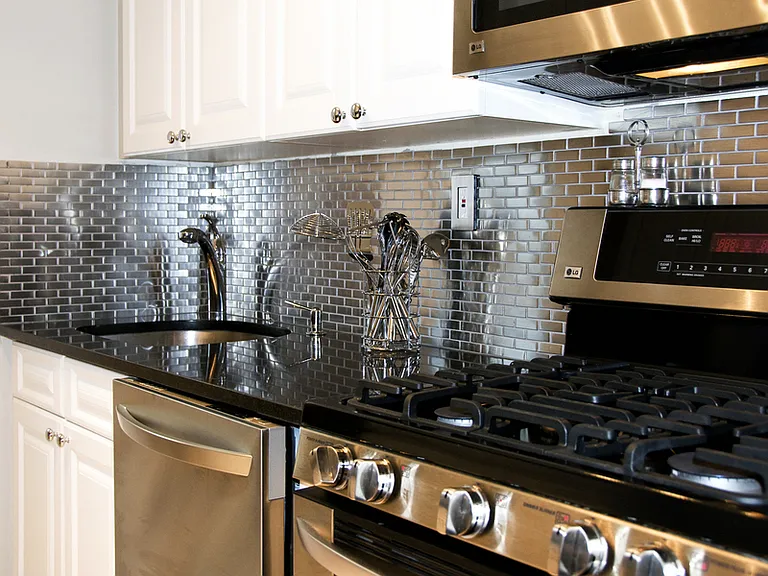 212 E 47th St #11B — Photo 4