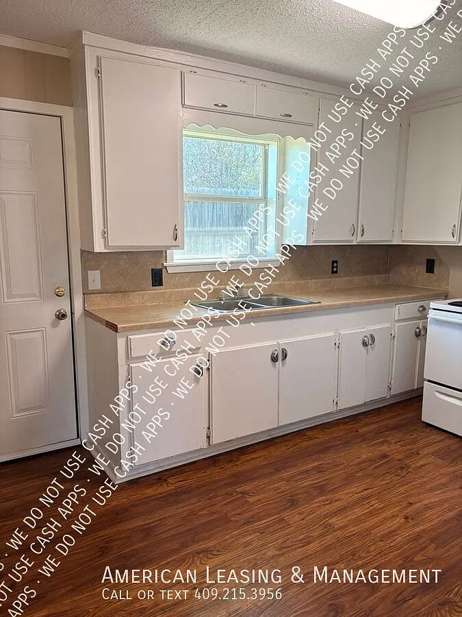 ** Move In Special ** — Photo 4