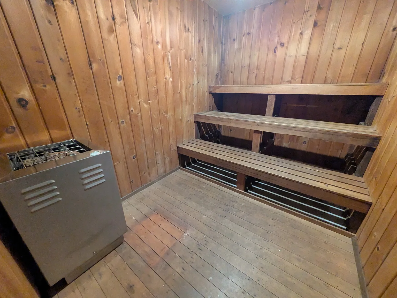 3 bed, 1000 sqft, $2,200 — Photo 4