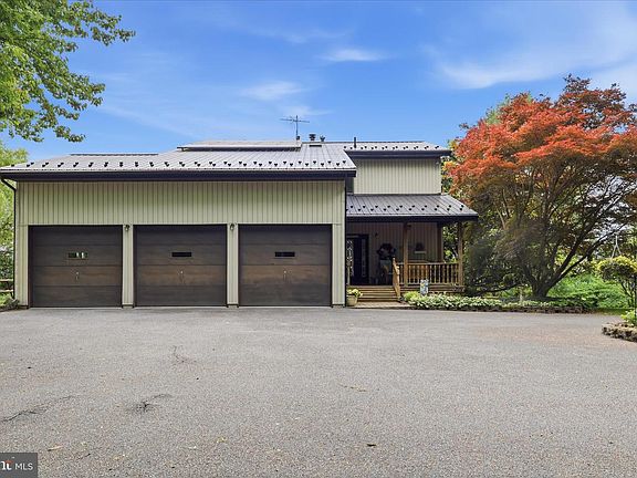 4th image of 3083 Oak Hill Rd