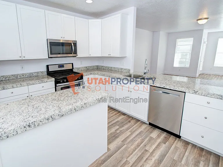 1790 W Dalmeny Way — Photo 11
