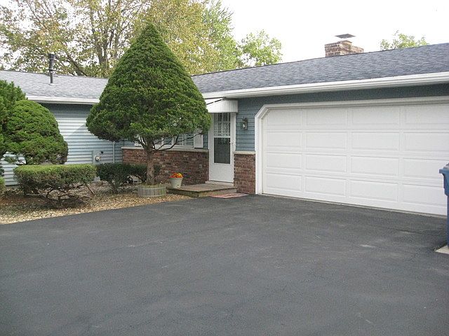 2nd image of 897 Bunker Hill Dr
