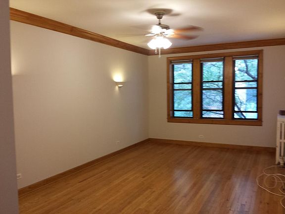 2nd image of 642 W Waveland Ave #3