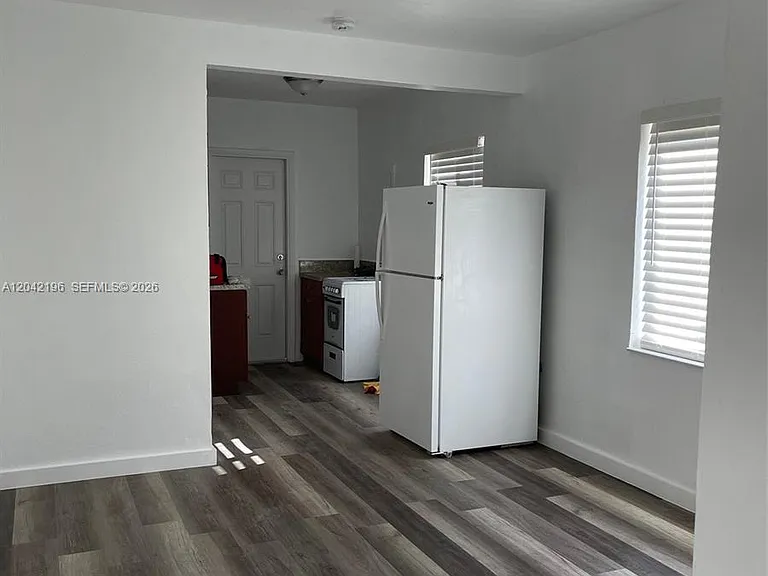 430 SW 6th Ave #8 — Photo 3