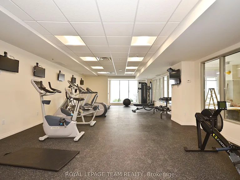 242 Rideau St #404 — Photo 41