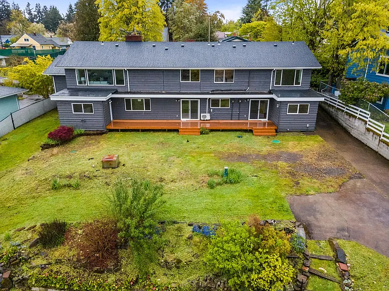 2615 E McLoughlin Blvd — Photo 29
