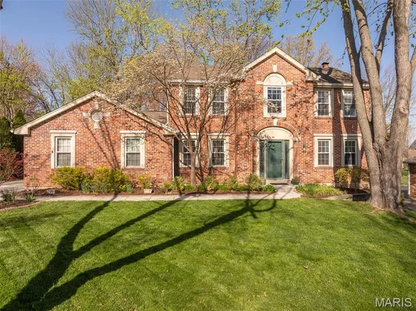 215 Copperwood Trl, Saint Charles, MO 63304
