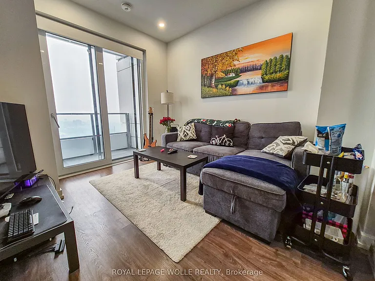 15 Wellington St S #2504 — Photo 2