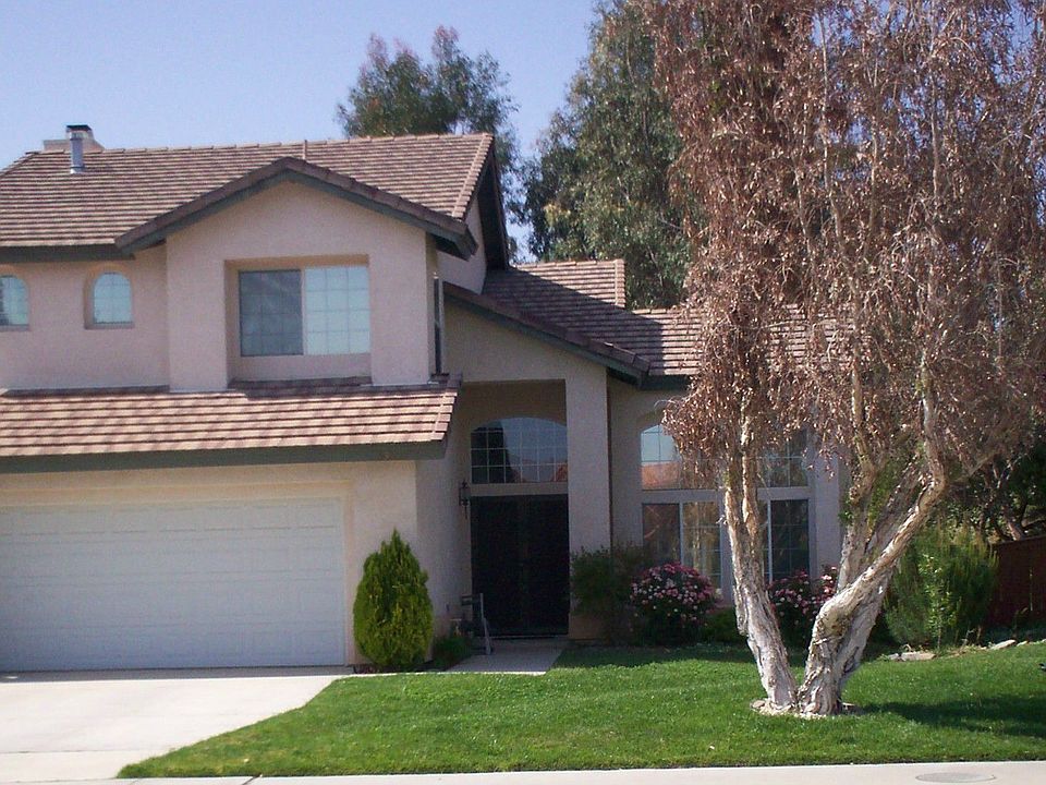 Corner lot adjacent to cul-de-sac