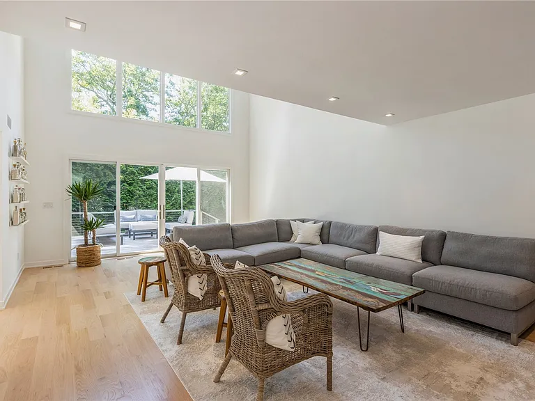 19 Woodland Way — Photo 8