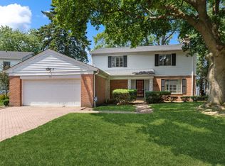 125 Hollywood Ct, Wilmette, IL 60091