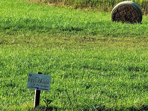 2nd image of 9 Harshaw Farm Dr