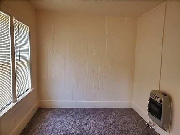2nd image of 109 SW 41st St