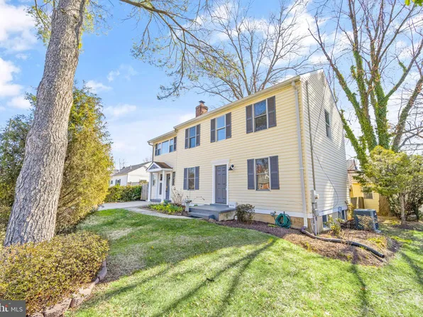 9915 Sutherland Rd, Silver Spring, MD 20901