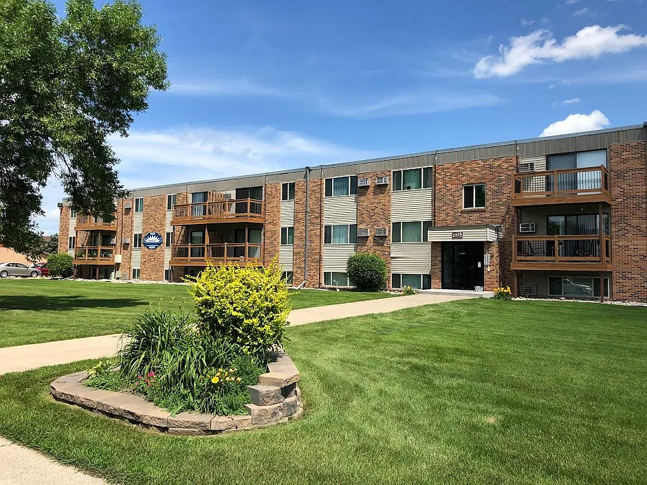 Silver Leaf - South Fargo — Photo 3