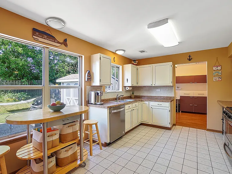 1656 Templeton Ct — Photo 4