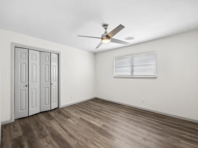 232 Hallmark Dr W — Photo 10