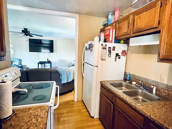 4th image of 104 Adams Ave