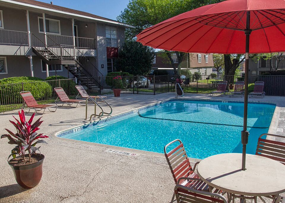 Pool & Pool Patio