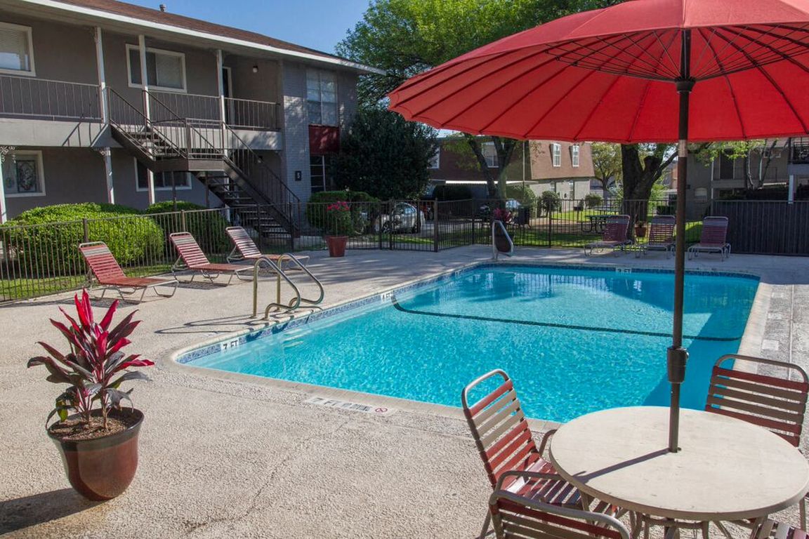 Pool & Pool Patio