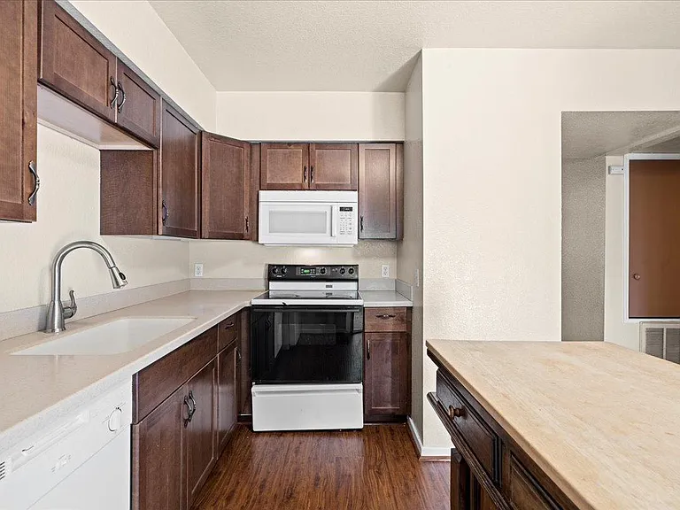 510 W University Dr — Photo 12