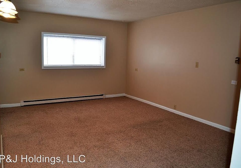 2nd image of 404 4th St APT 2