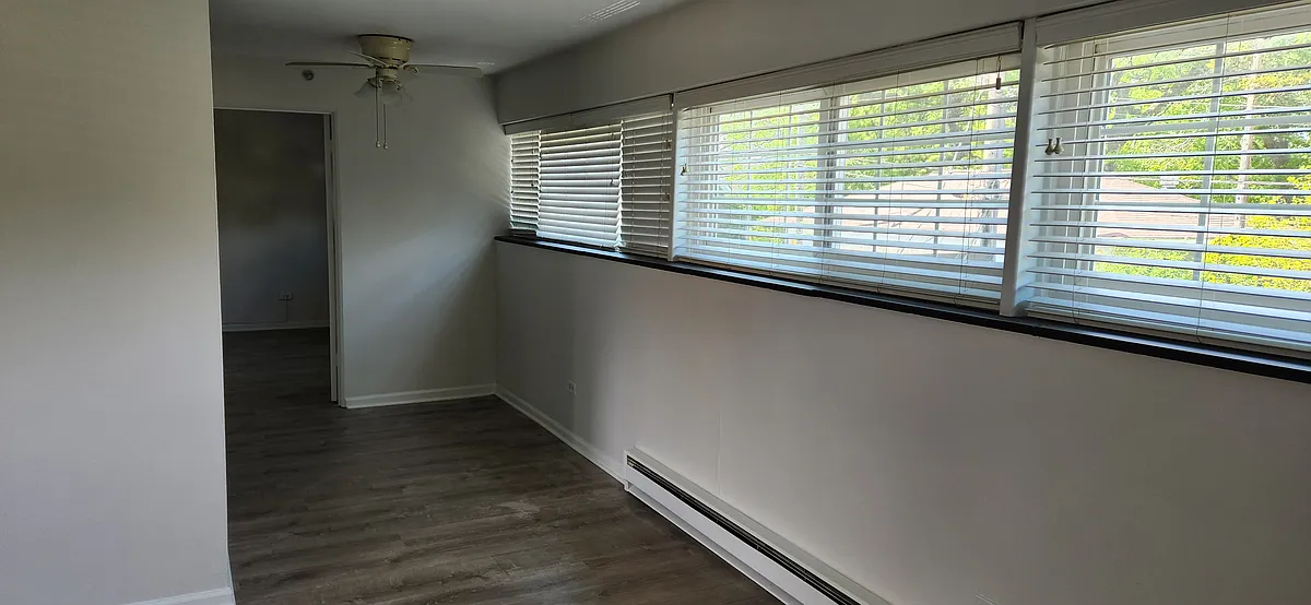 Building Photo - 30 E Scranton Ave #4