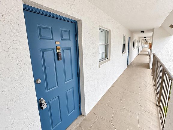 4th image of 2805 SW 22nd Ave #2070
