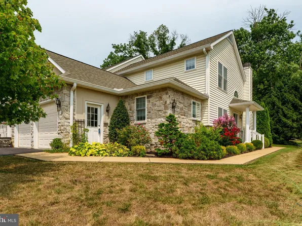 19 Red Leaf Ln, Lancaster, PA 17602