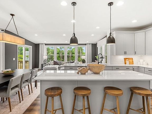 Eat-In Kitchen