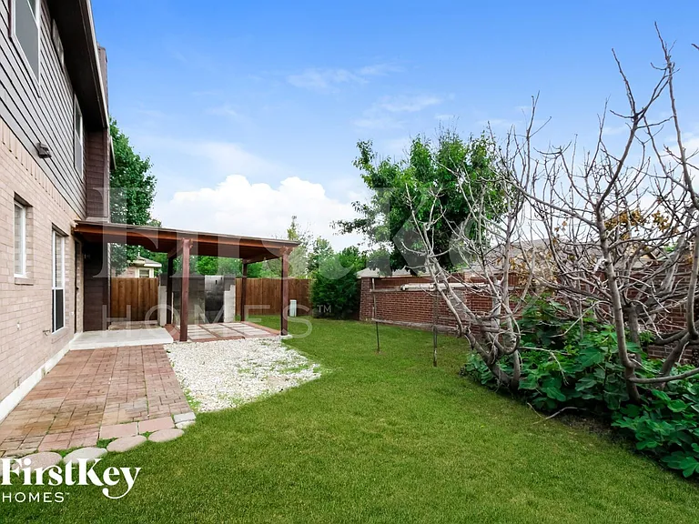 1055 Waterview Dr — Photo 15