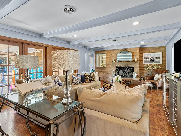 11451 Parkchester Dr — Photo 13