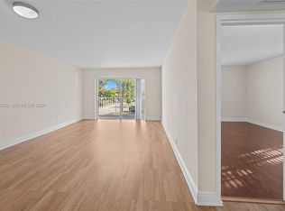 5241 Geneva Way APT 201, Doral, FL 33166